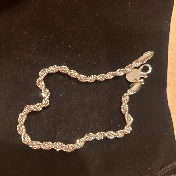 Sterling silver 8.5 in bracelet - Picture 2 of 2